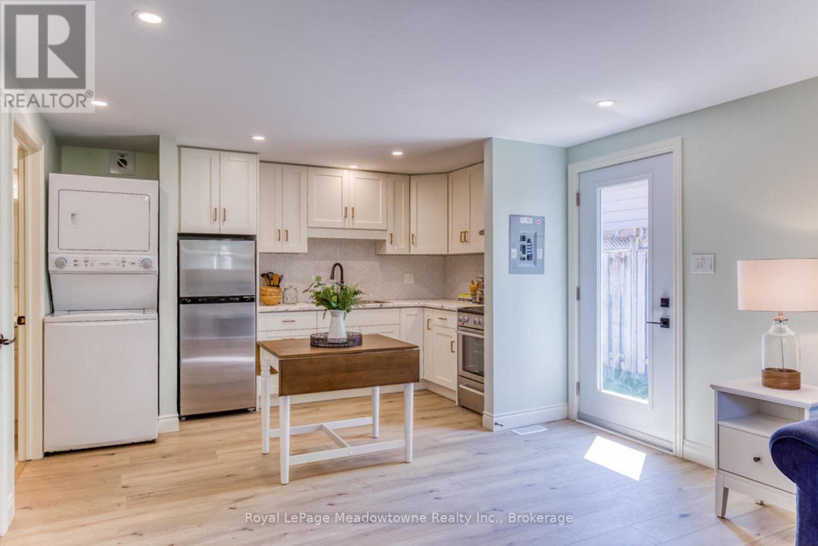 












30 CLUTHE CRESCENT

,
Kitchener,




Ontario
N2P1M8

