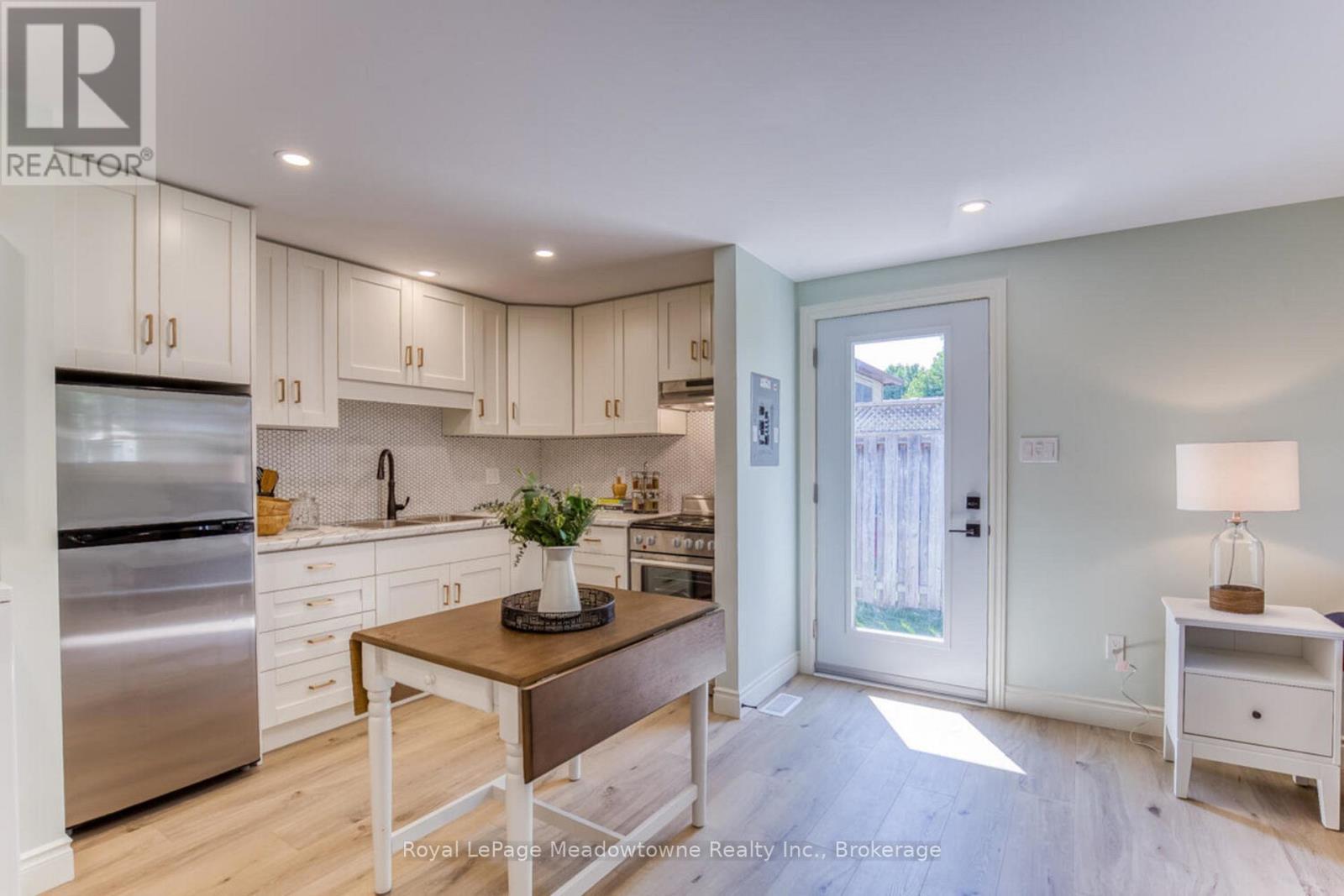 












30 CLUTHE CRESCENT

,
Kitchener,




Ontario
N2P1M8

