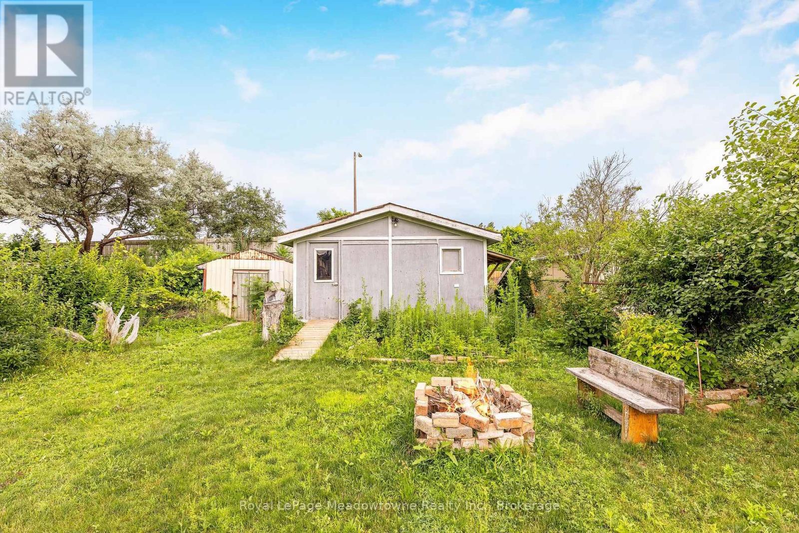 












30 CLUTHE CRESCENT

,
Kitchener,




Ontario
N2P1M8

