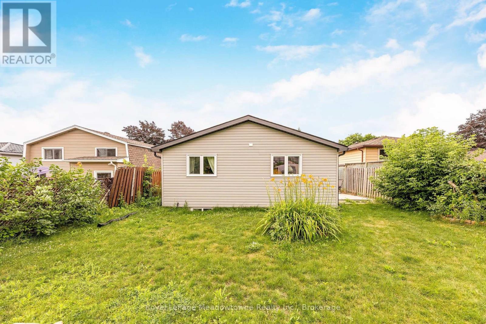 












30 CLUTHE CRESCENT

,
Kitchener,




Ontario
N2P1M8

