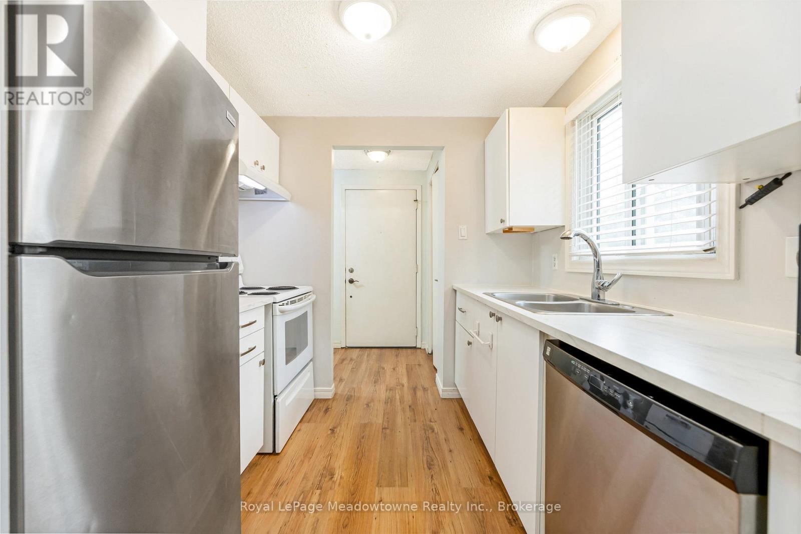 












30 CLUTHE CRESCENT

,
Kitchener,




Ontario
N2P1M8

