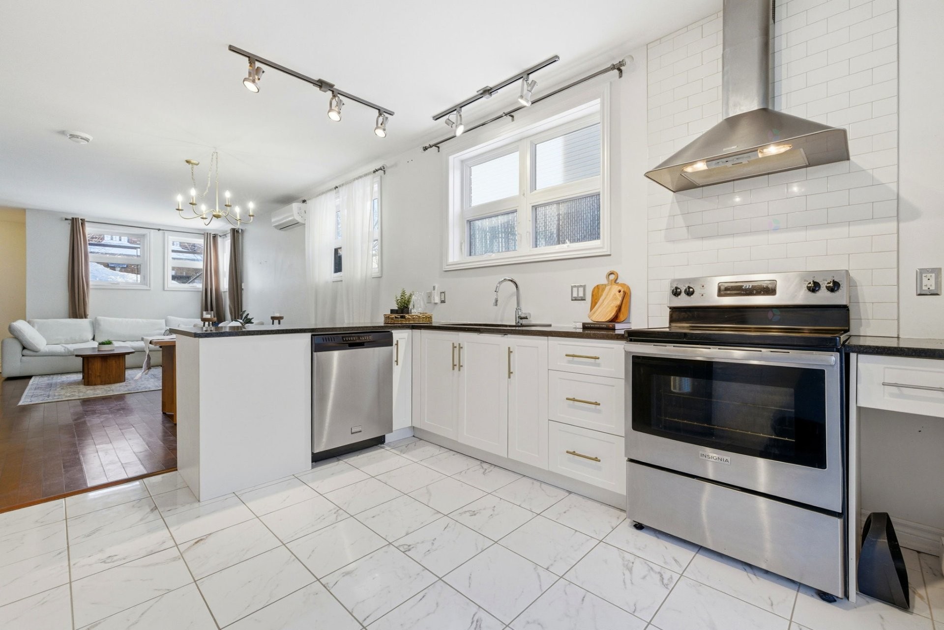 









23


Rue du Luxembourg

, A,
Gatineau (Aylmer),




QC
J9J0W5

