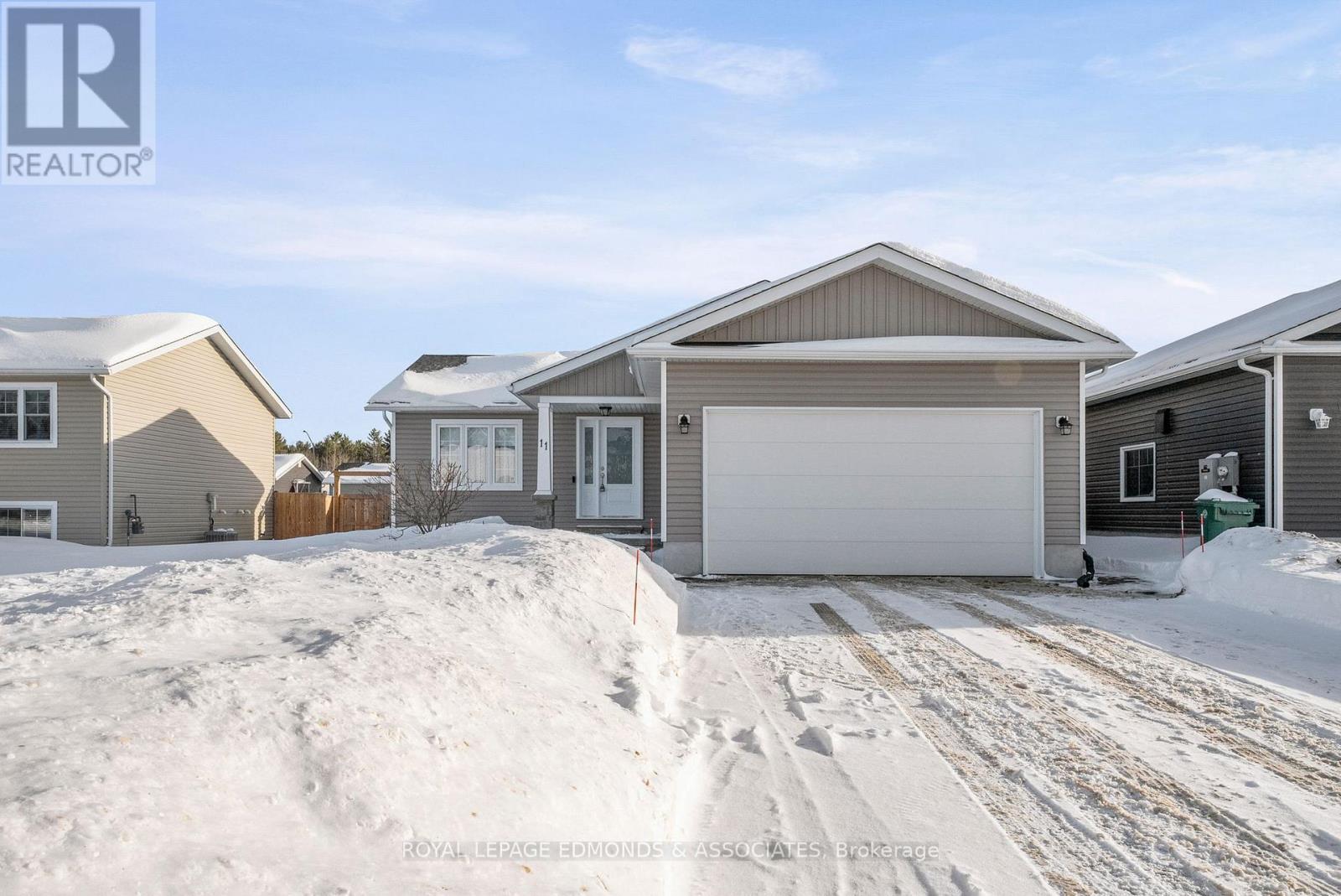 












11 TERRANCE DRIVE

,
Petawawa,




Ontario
K8H0G3

