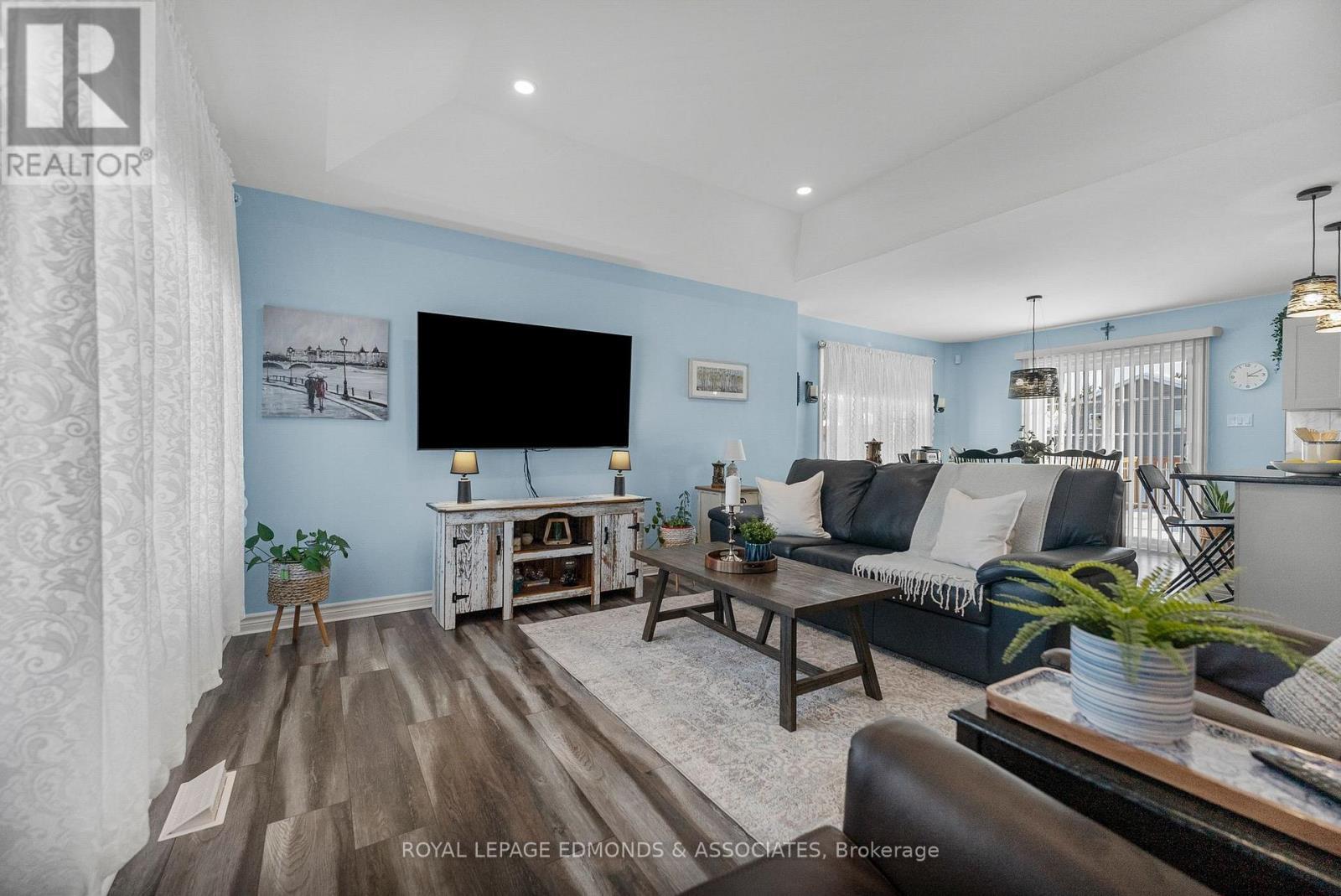 












11 TERRANCE DRIVE

,
Petawawa,




Ontario
K8H0G3

