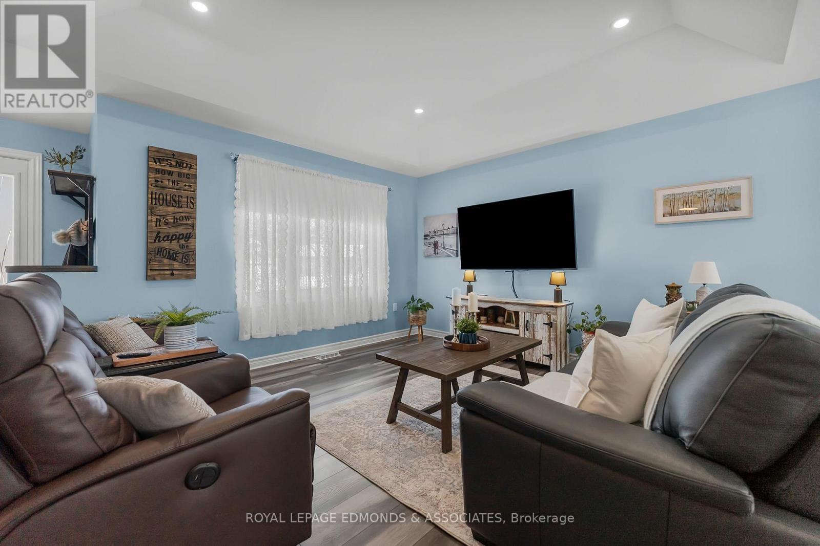 












11 TERRANCE DRIVE

,
Petawawa,




Ontario
K8H0G3

