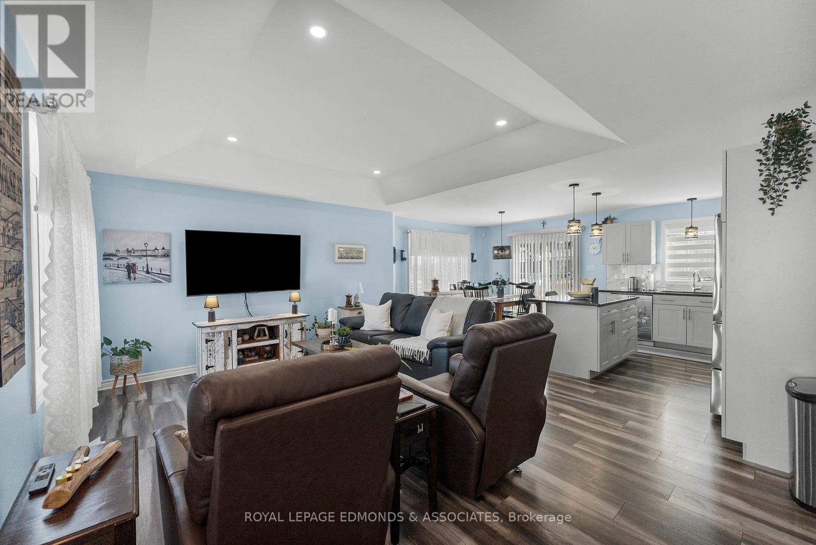 












11 TERRANCE DRIVE

,
Petawawa,




Ontario
K8H0G3

