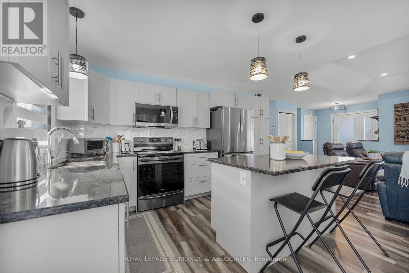 












11 TERRANCE DRIVE

,
Petawawa,




Ontario
K8H0G3

