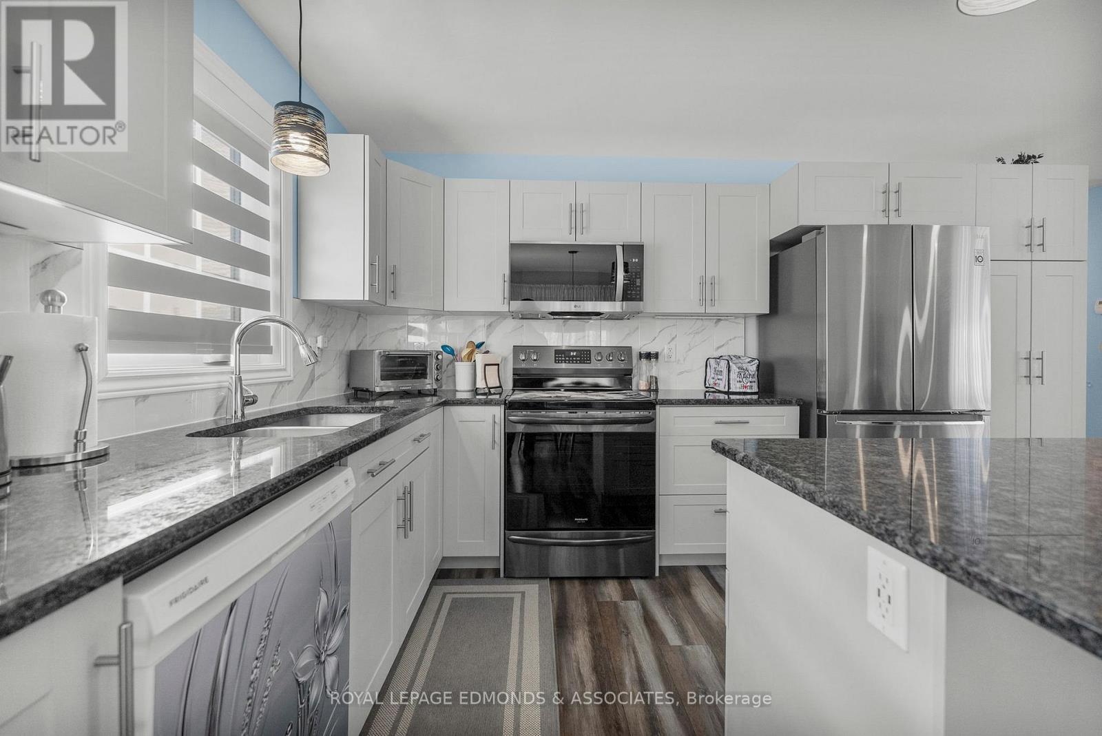 












11 TERRANCE DRIVE

,
Petawawa,




Ontario
K8H0G3

