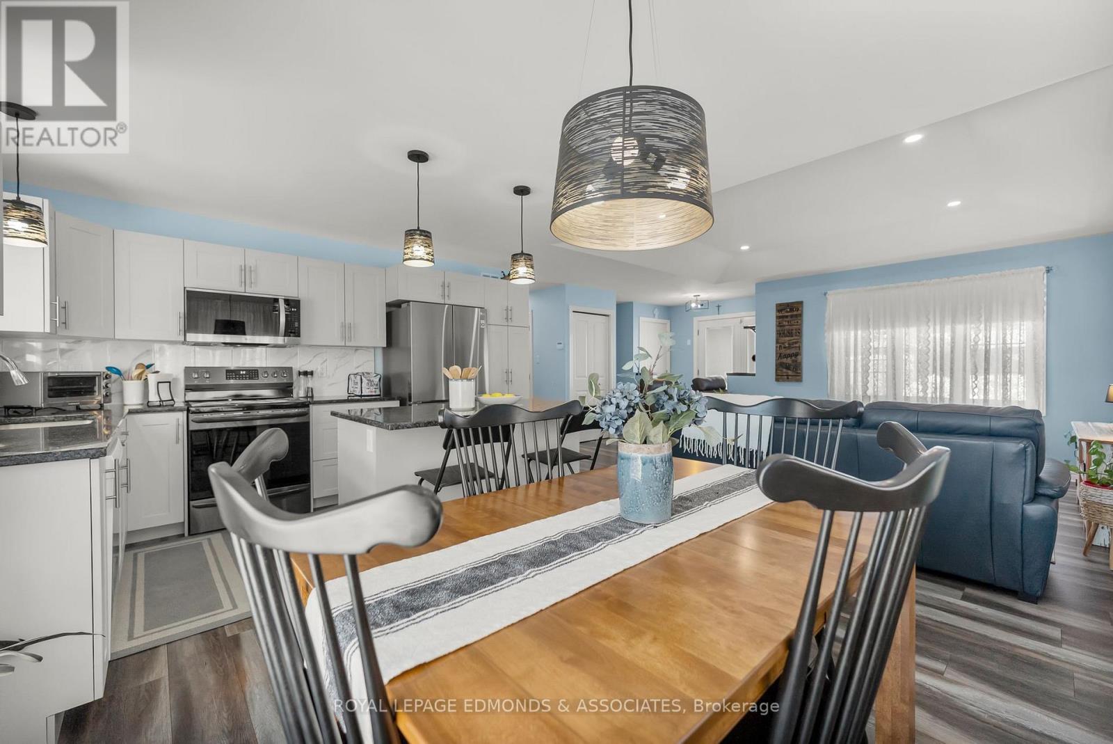 












11 TERRANCE DRIVE

,
Petawawa,




Ontario
K8H0G3

