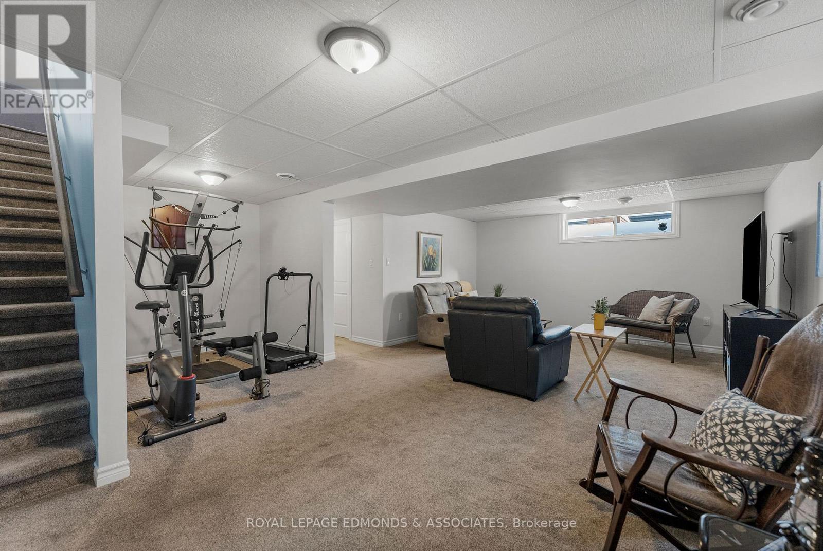 












11 TERRANCE DRIVE

,
Petawawa,




Ontario
K8H0G3

