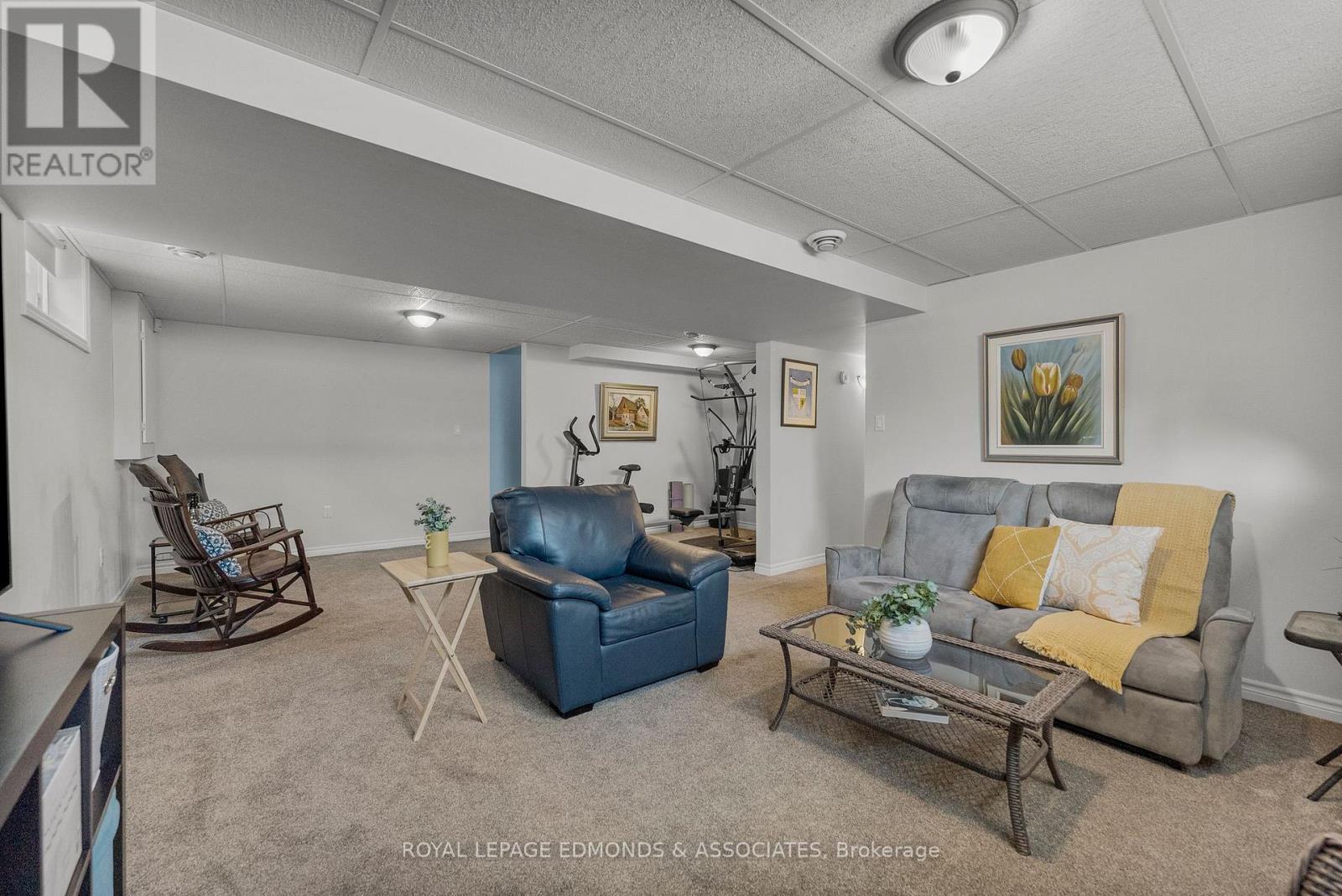 












11 TERRANCE DRIVE

,
Petawawa,




Ontario
K8H0G3

