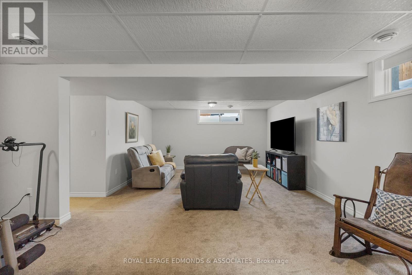 












11 TERRANCE DRIVE

,
Petawawa,




Ontario
K8H0G3

