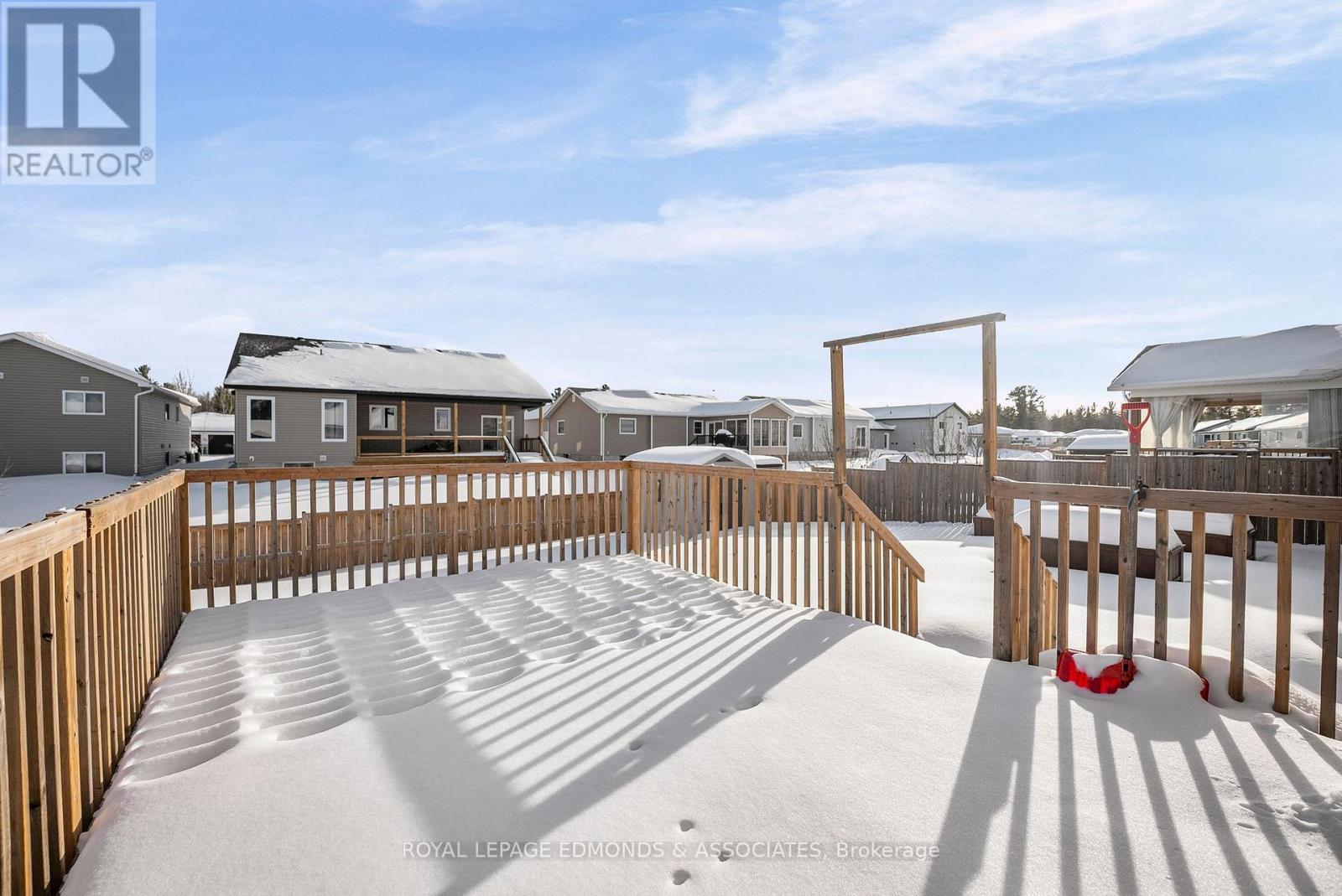 












11 TERRANCE DRIVE

,
Petawawa,




Ontario
K8H0G3

