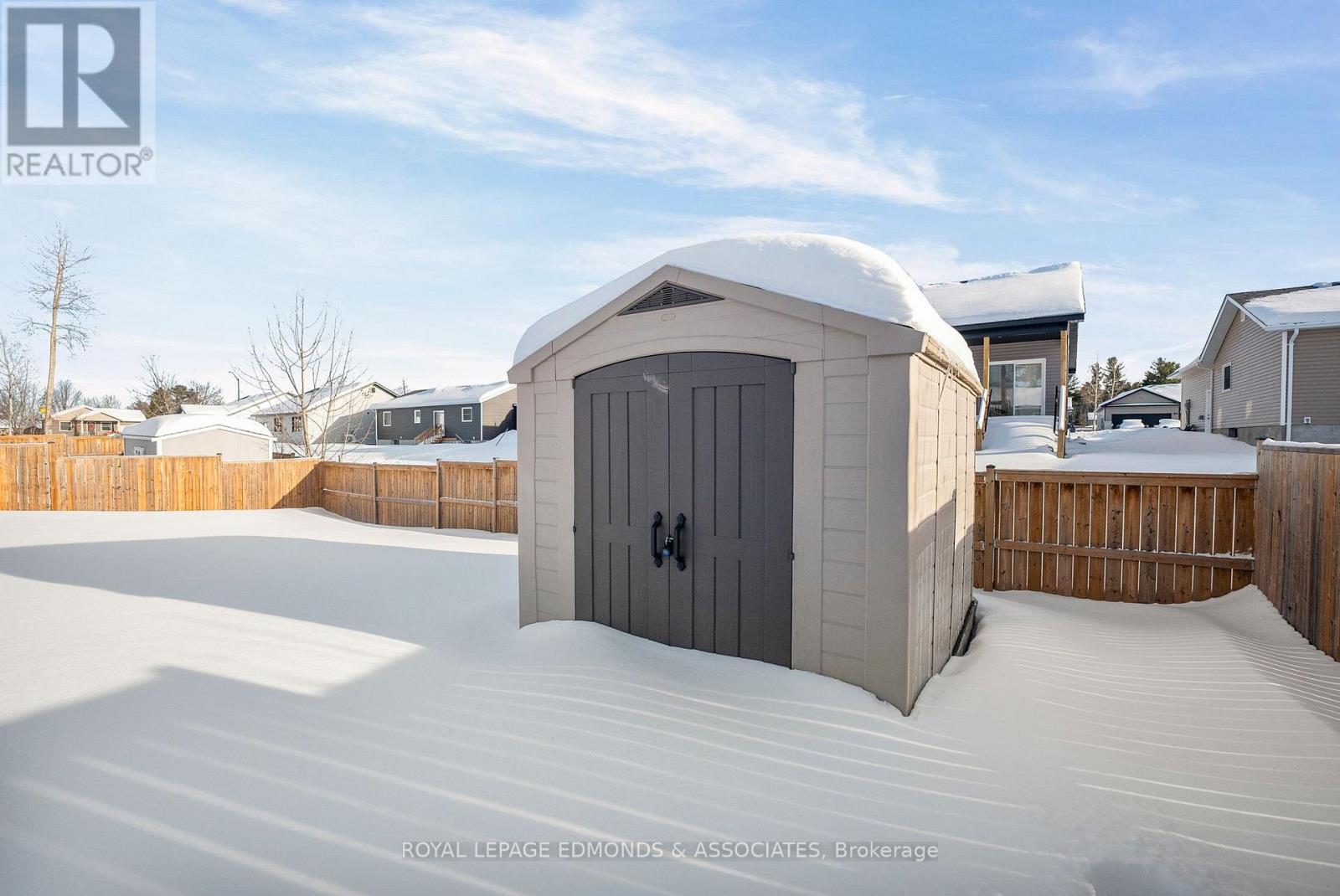 












11 TERRANCE DRIVE

,
Petawawa,




Ontario
K8H0G3

