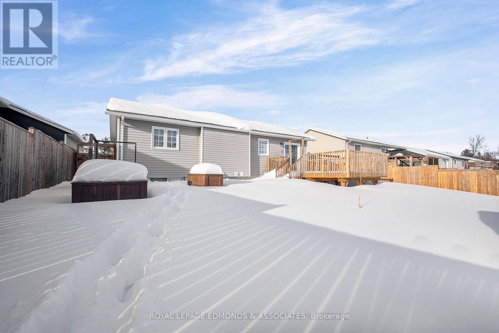 












11 TERRANCE DRIVE

,
Petawawa,




Ontario
K8H0G3

