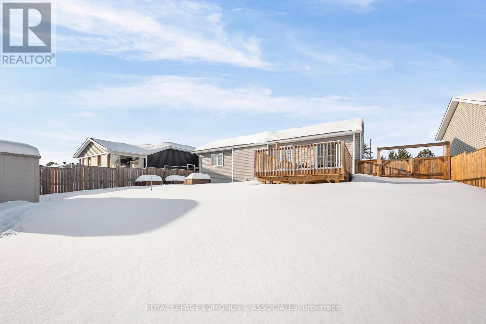 












11 TERRANCE DRIVE

,
Petawawa,




Ontario
K8H0G3

