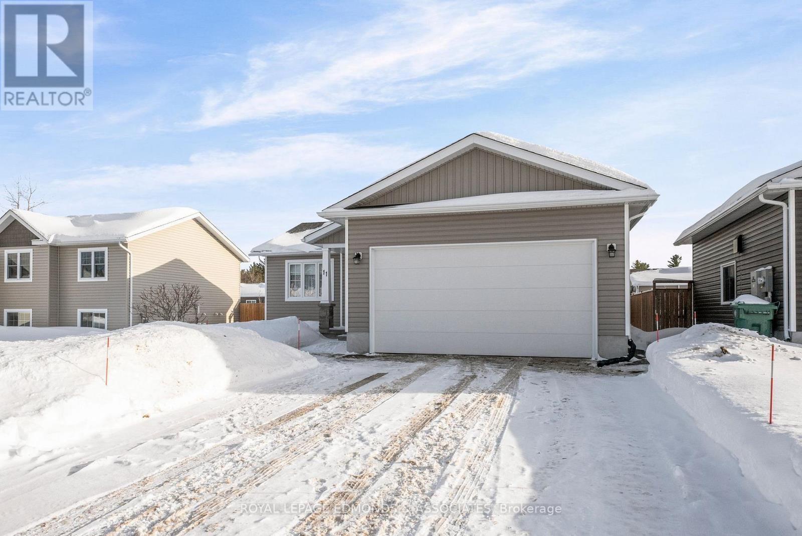 












11 TERRANCE DRIVE

,
Petawawa,




Ontario
K8H0G3

