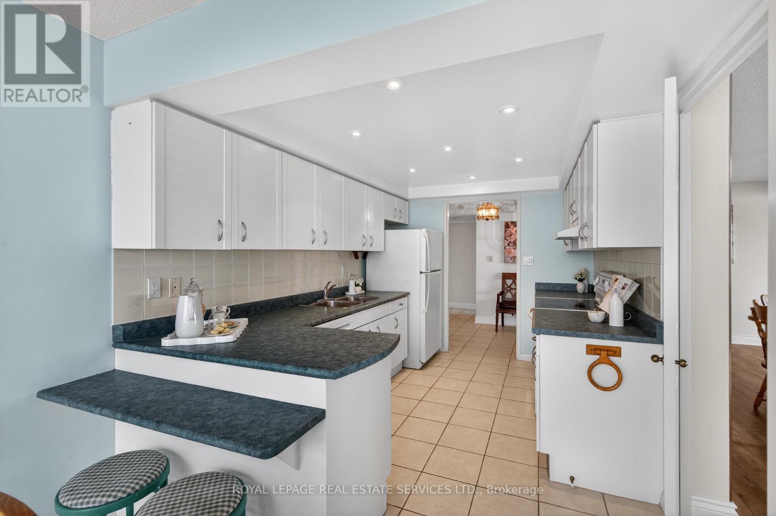 












1601 - 2180 MARINE DRIVE

,
Oakville,




Ontario
L6L5V2

