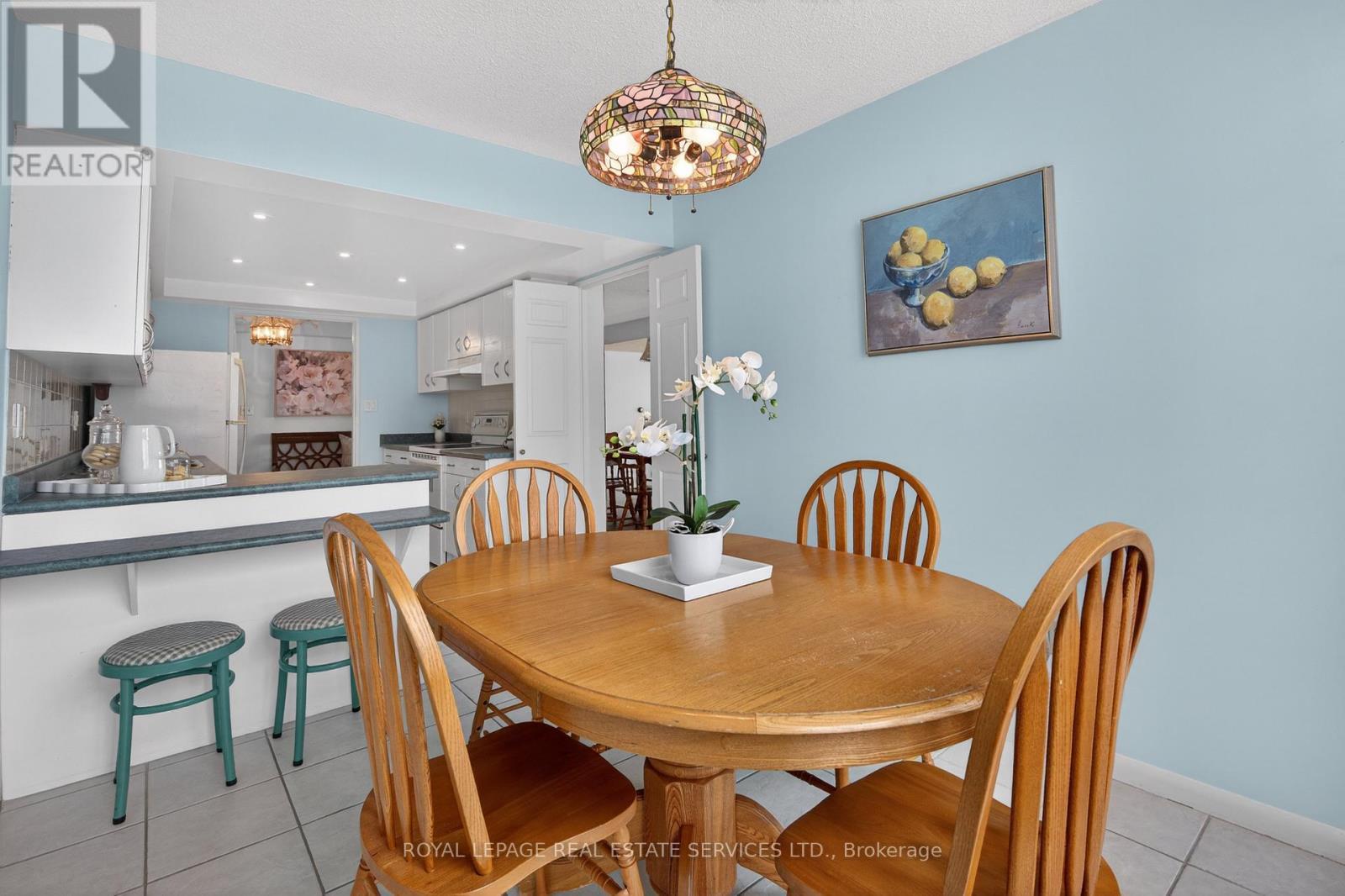 












1601 - 2180 MARINE DRIVE

,
Oakville,




Ontario
L6L5V2

