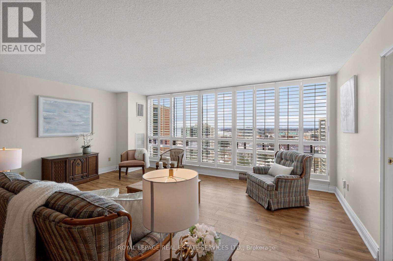 












1601 - 2180 MARINE DRIVE

,
Oakville,




Ontario
L6L5V2

