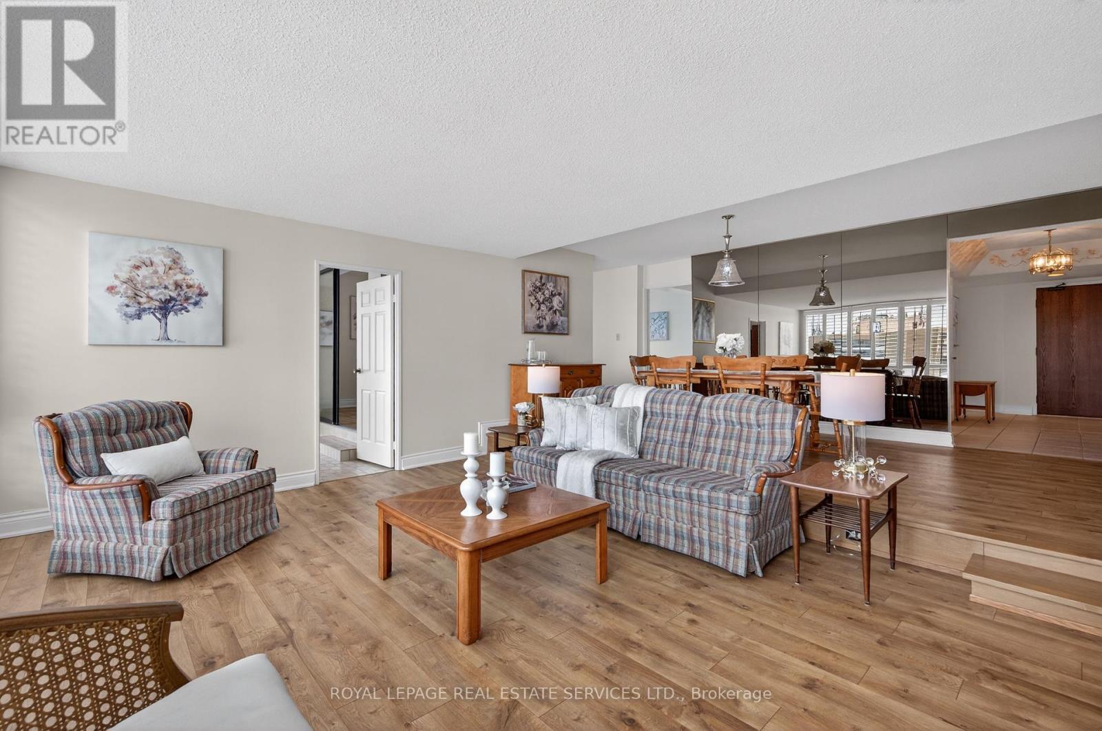 












1601 - 2180 MARINE DRIVE

,
Oakville,




Ontario
L6L5V2

