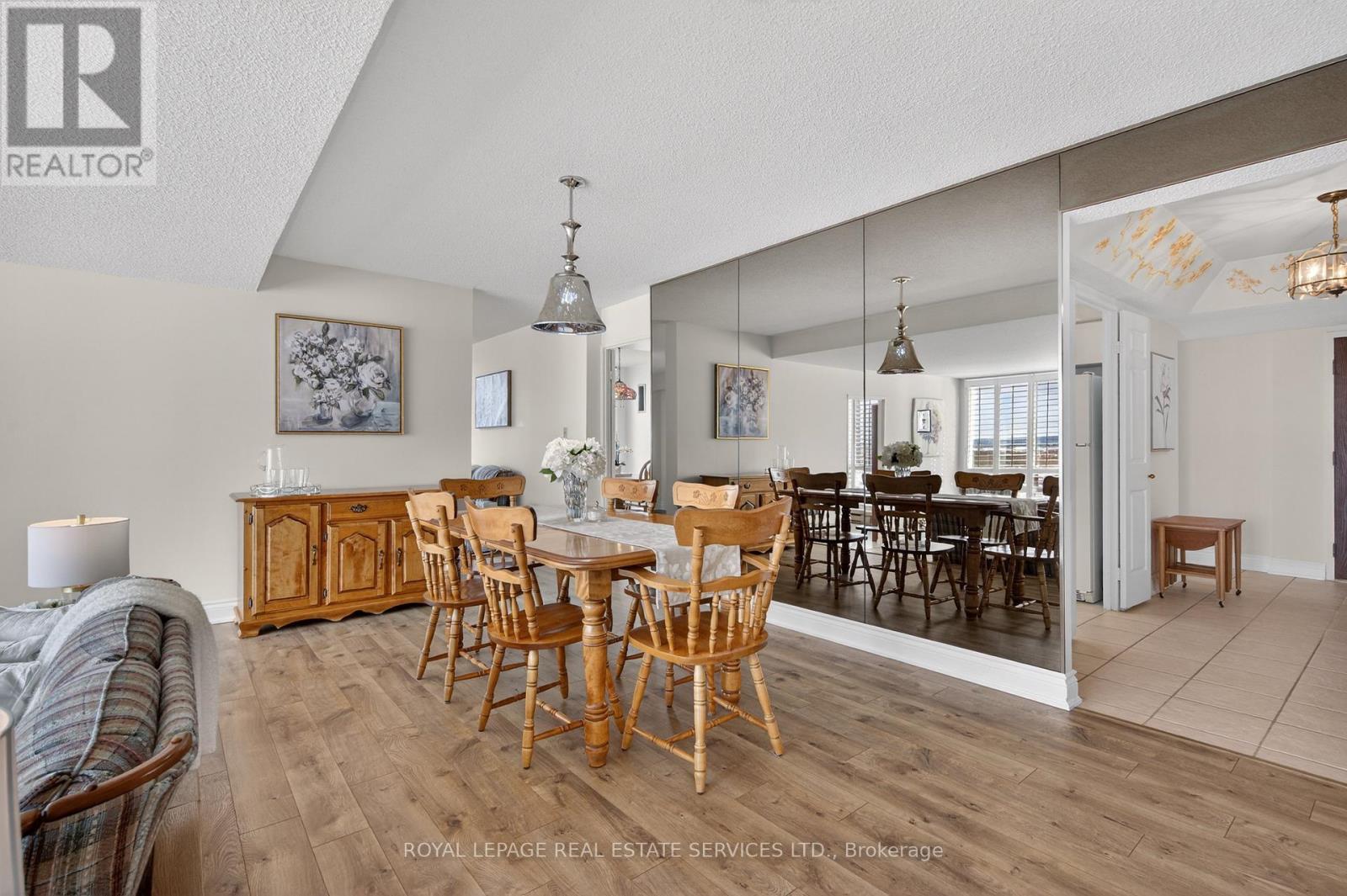 












1601 - 2180 MARINE DRIVE

,
Oakville,




Ontario
L6L5V2

