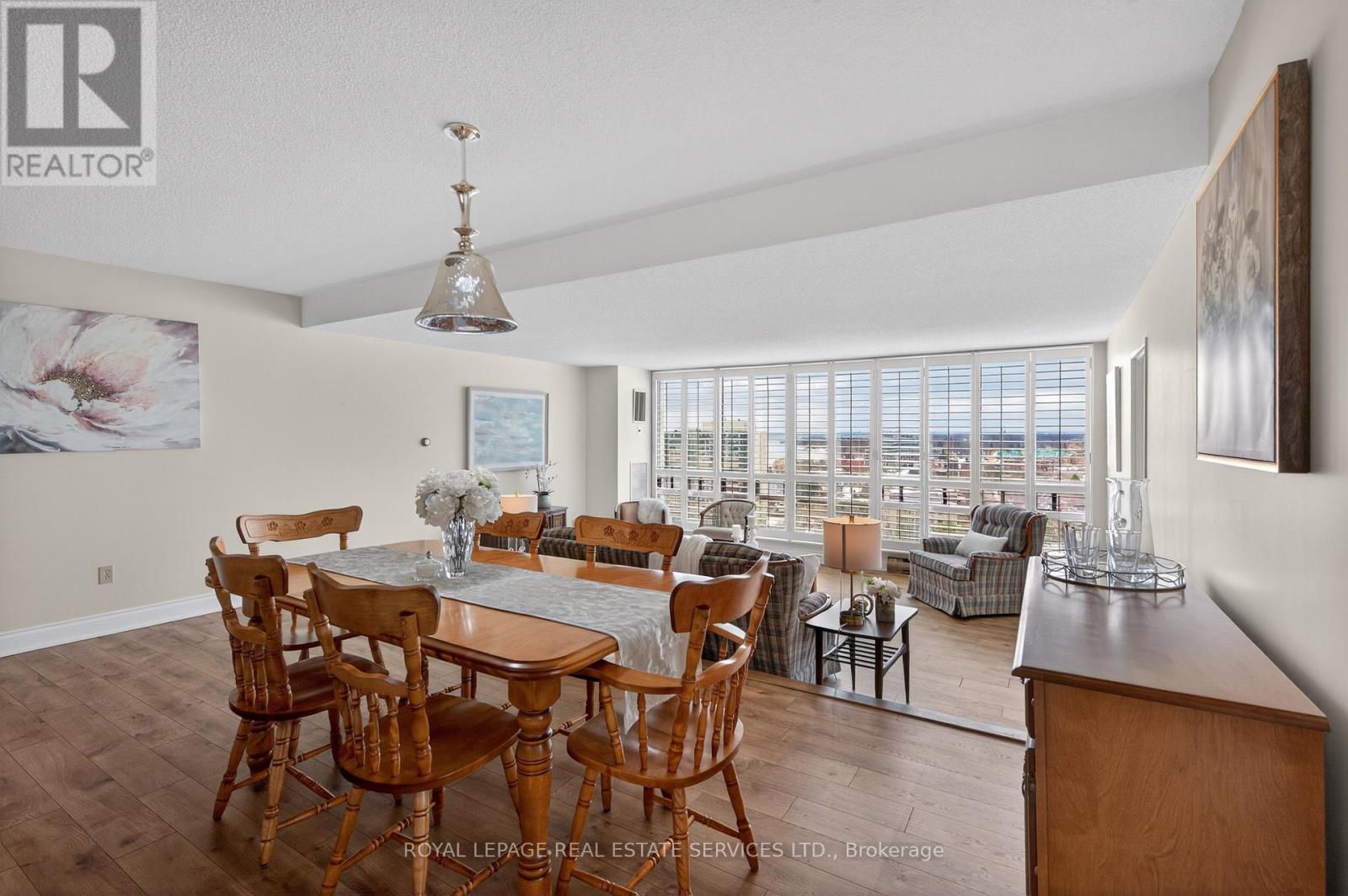 












1601 - 2180 MARINE DRIVE

,
Oakville,




Ontario
L6L5V2

