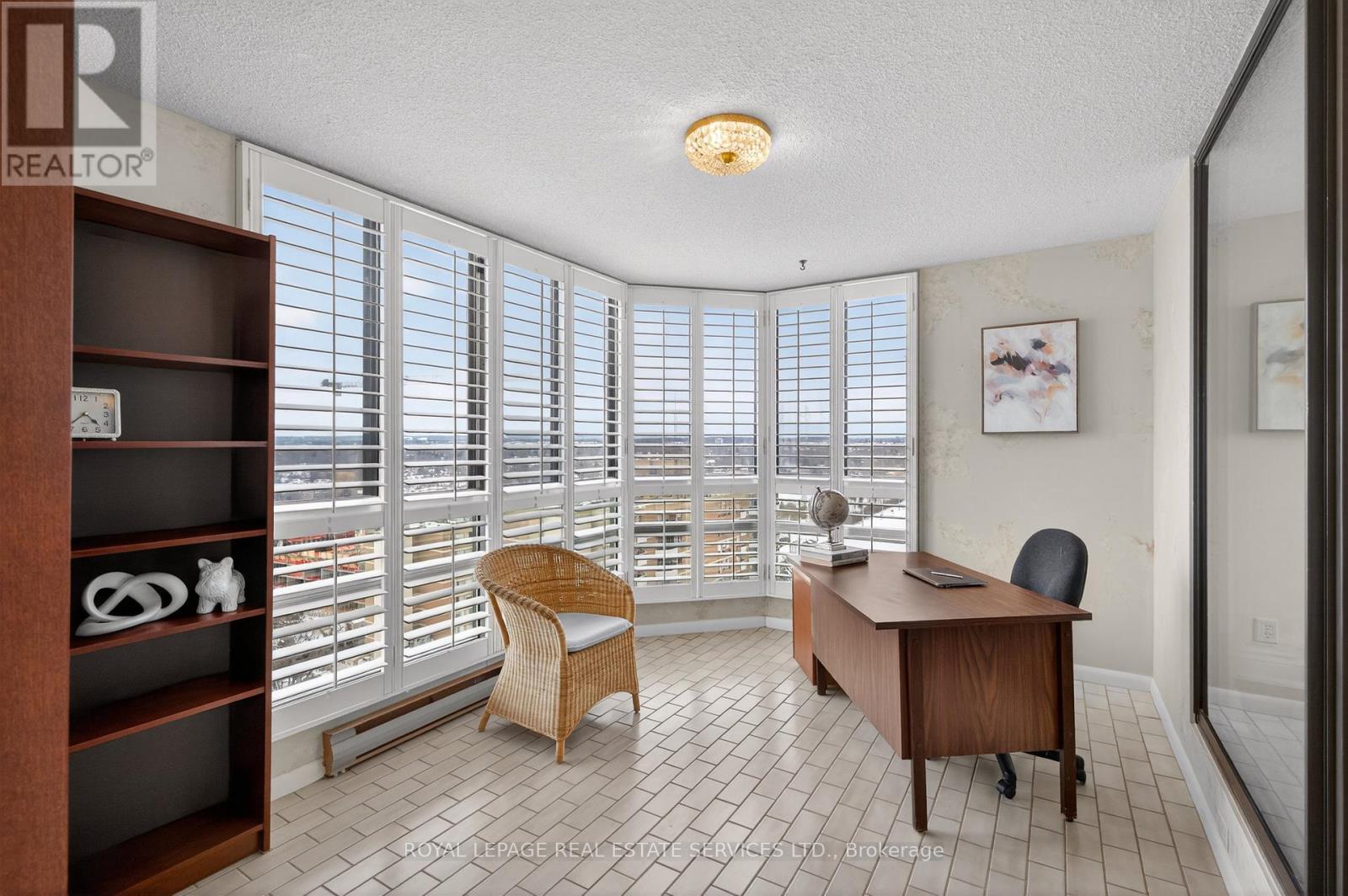 












1601 - 2180 MARINE DRIVE

,
Oakville,




Ontario
L6L5V2

