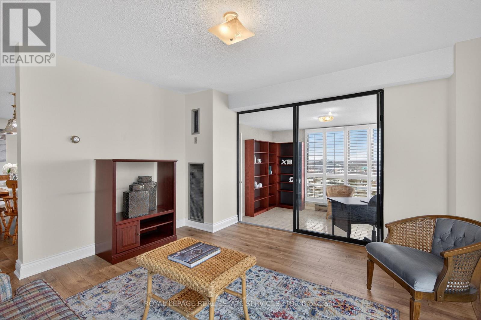 












1601 - 2180 MARINE DRIVE

,
Oakville,




Ontario
L6L5V2

