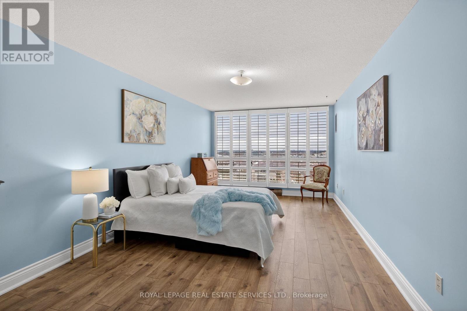 












1601 - 2180 MARINE DRIVE

,
Oakville,




Ontario
L6L5V2

