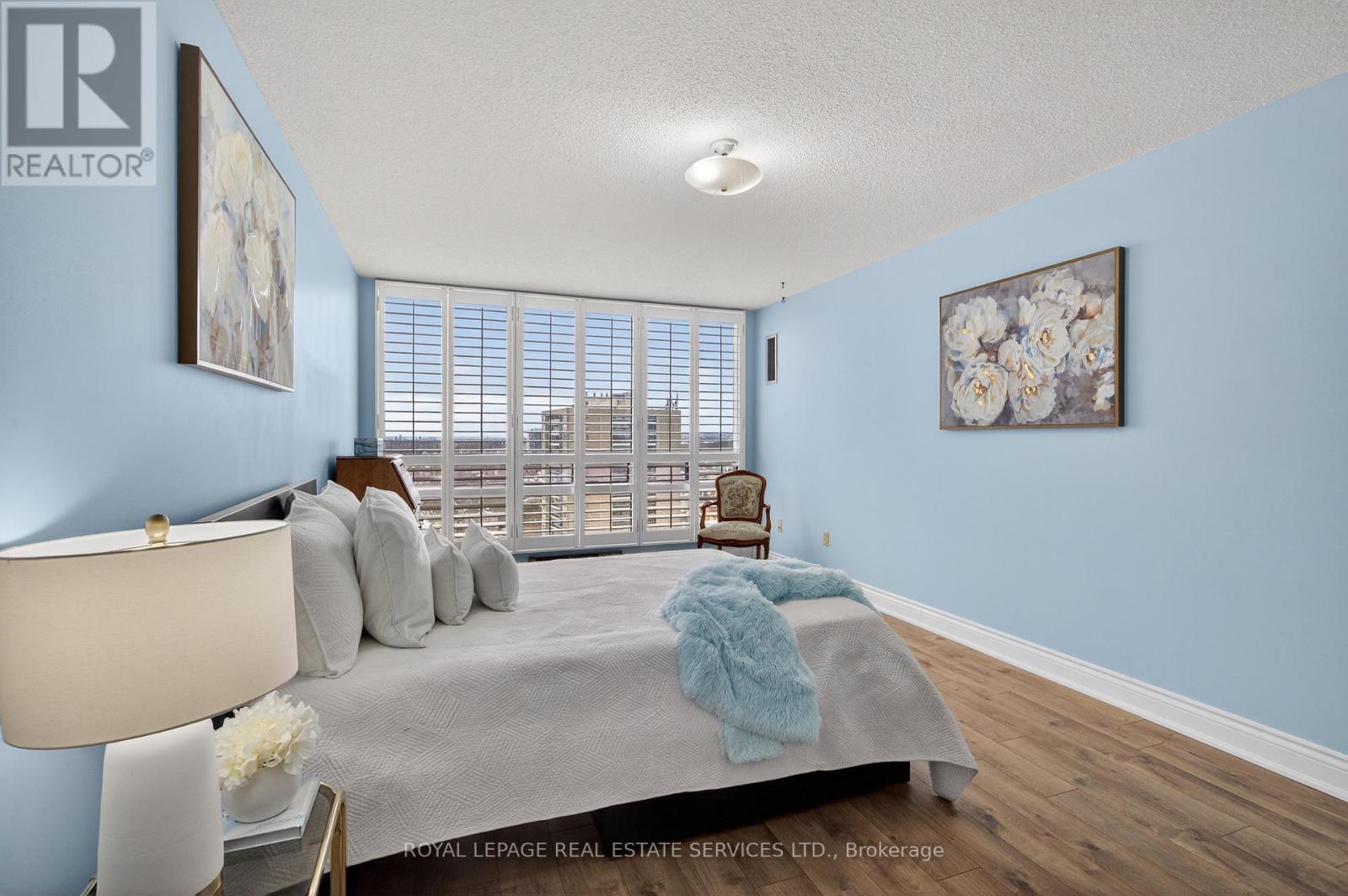 












1601 - 2180 MARINE DRIVE

,
Oakville,




Ontario
L6L5V2

