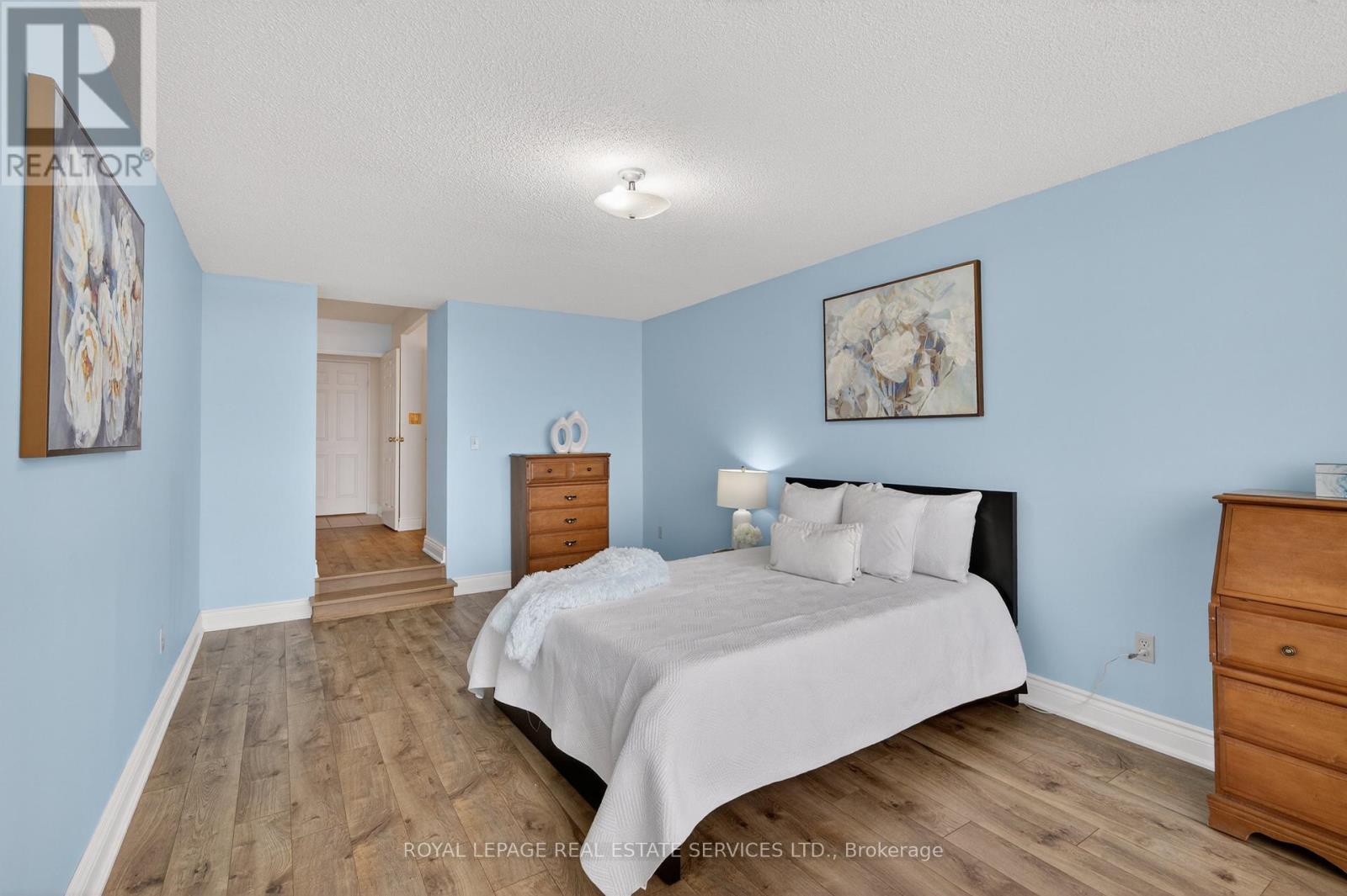 












1601 - 2180 MARINE DRIVE

,
Oakville,




Ontario
L6L5V2

