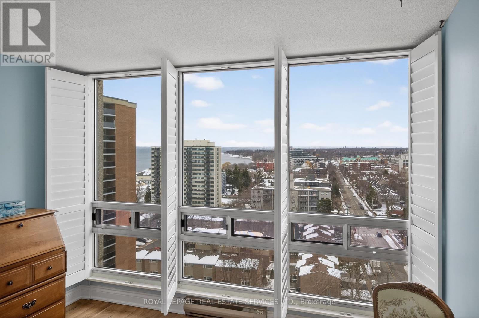 












1601 - 2180 MARINE DRIVE

,
Oakville,




Ontario
L6L5V2

