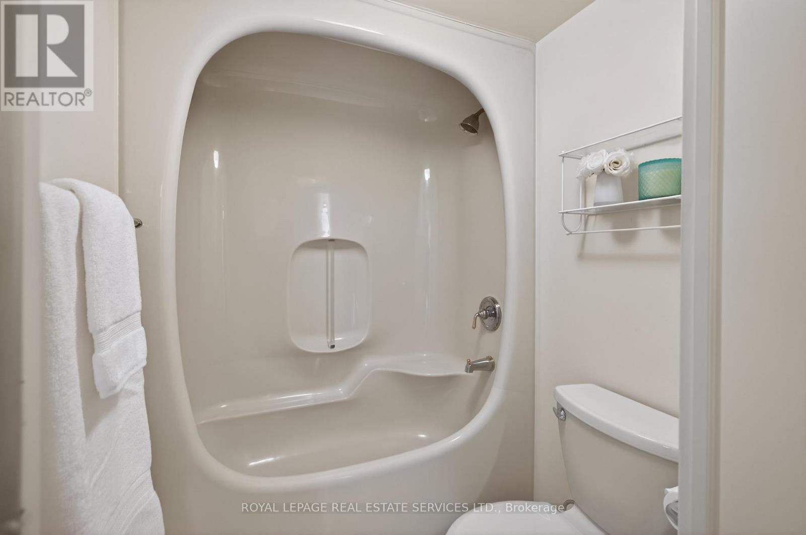 












1601 - 2180 MARINE DRIVE

,
Oakville,




Ontario
L6L5V2

