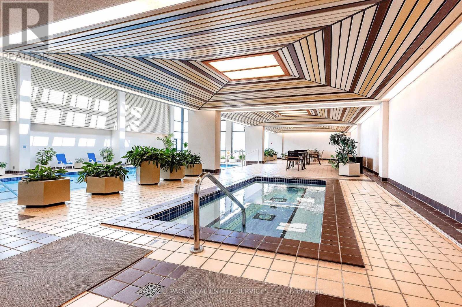 












1601 - 2180 MARINE DRIVE

,
Oakville,




Ontario
L6L5V2

