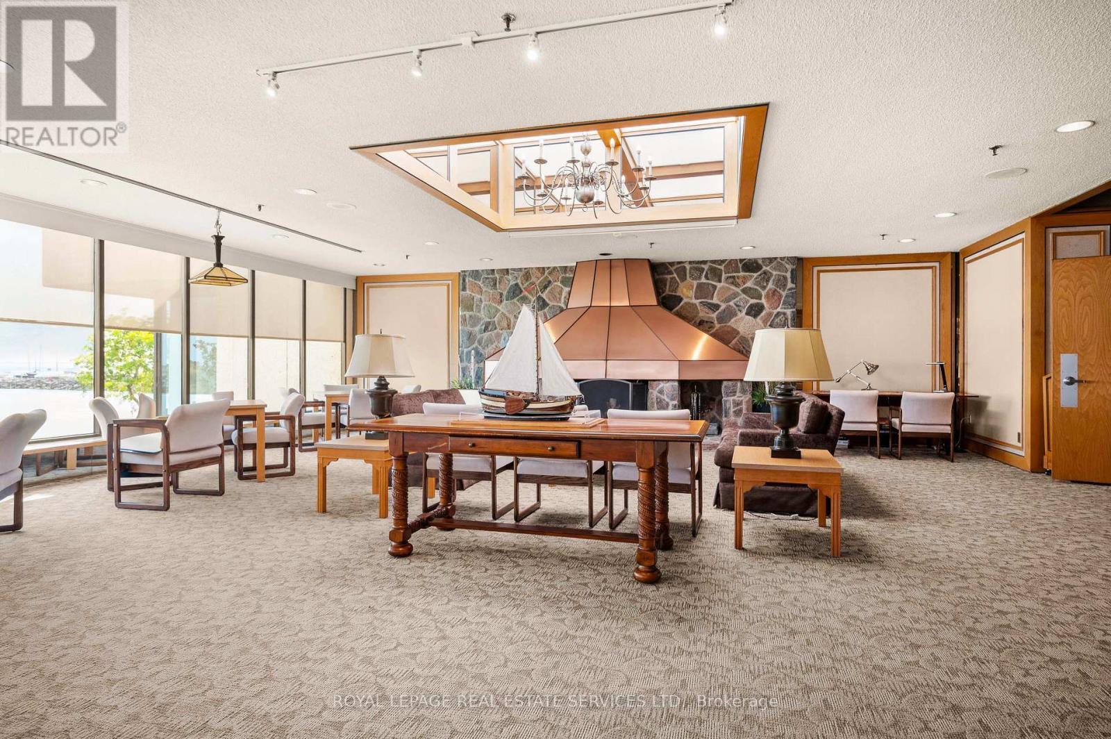 












1601 - 2180 MARINE DRIVE

,
Oakville,




Ontario
L6L5V2

