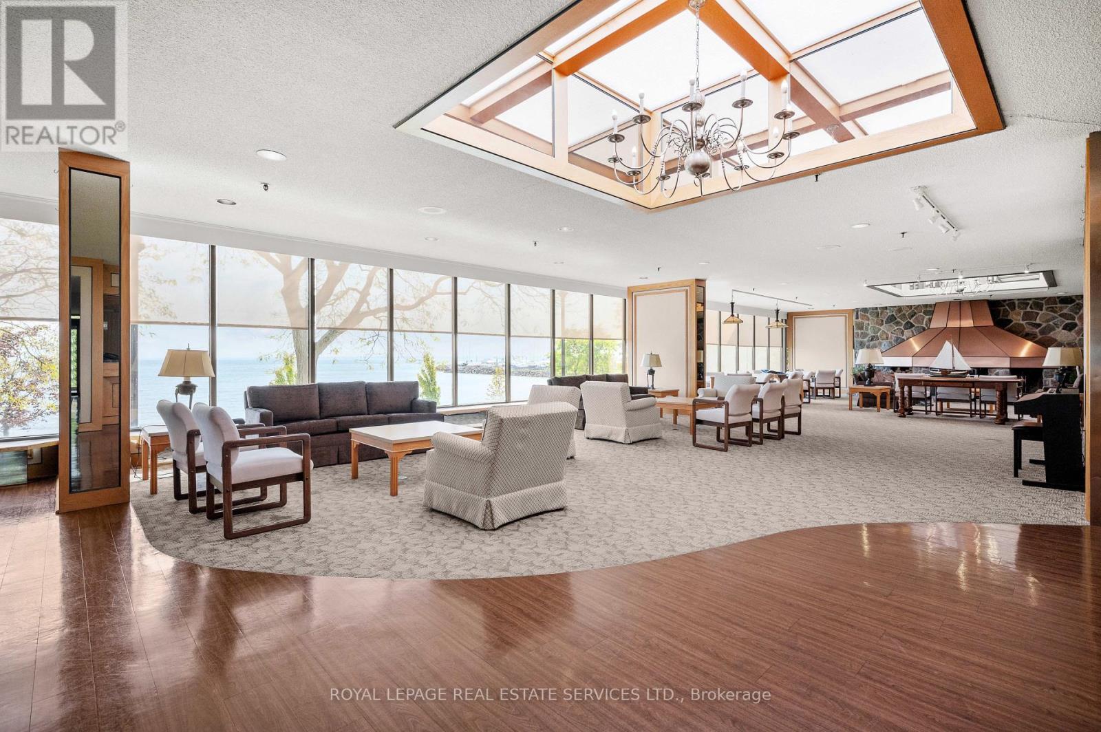 












1601 - 2180 MARINE DRIVE

,
Oakville,




Ontario
L6L5V2

