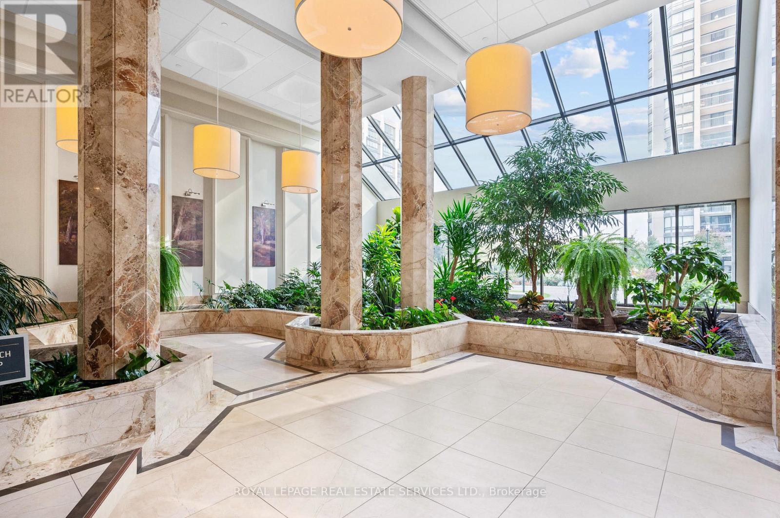 












1601 - 2180 MARINE DRIVE

,
Oakville,




Ontario
L6L5V2

