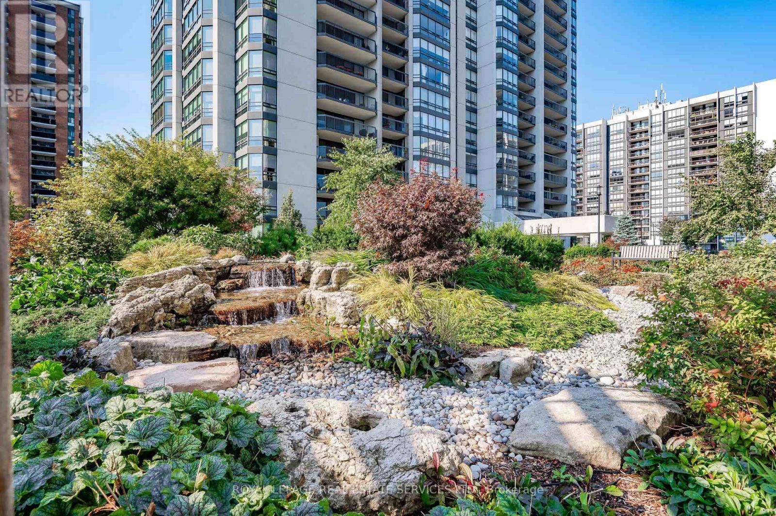 












1601 - 2180 MARINE DRIVE

,
Oakville,




Ontario
L6L5V2

