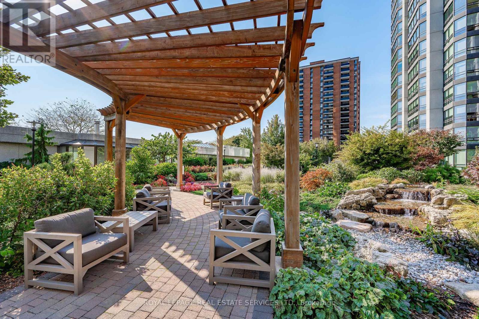 












1601 - 2180 MARINE DRIVE

,
Oakville,




Ontario
L6L5V2

