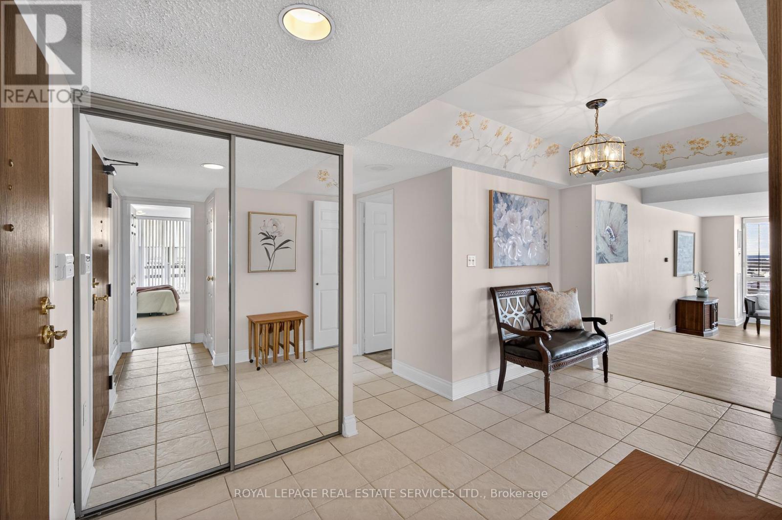 












1601 - 2180 MARINE DRIVE

,
Oakville,




Ontario
L6L5V2

