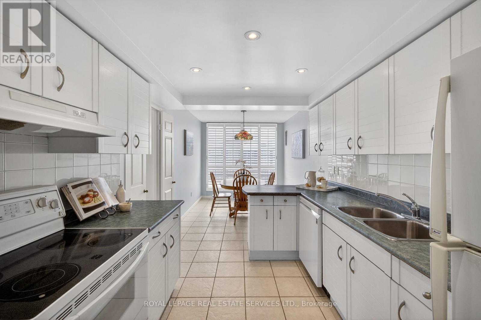 












1601 - 2180 MARINE DRIVE

,
Oakville,




Ontario
L6L5V2

