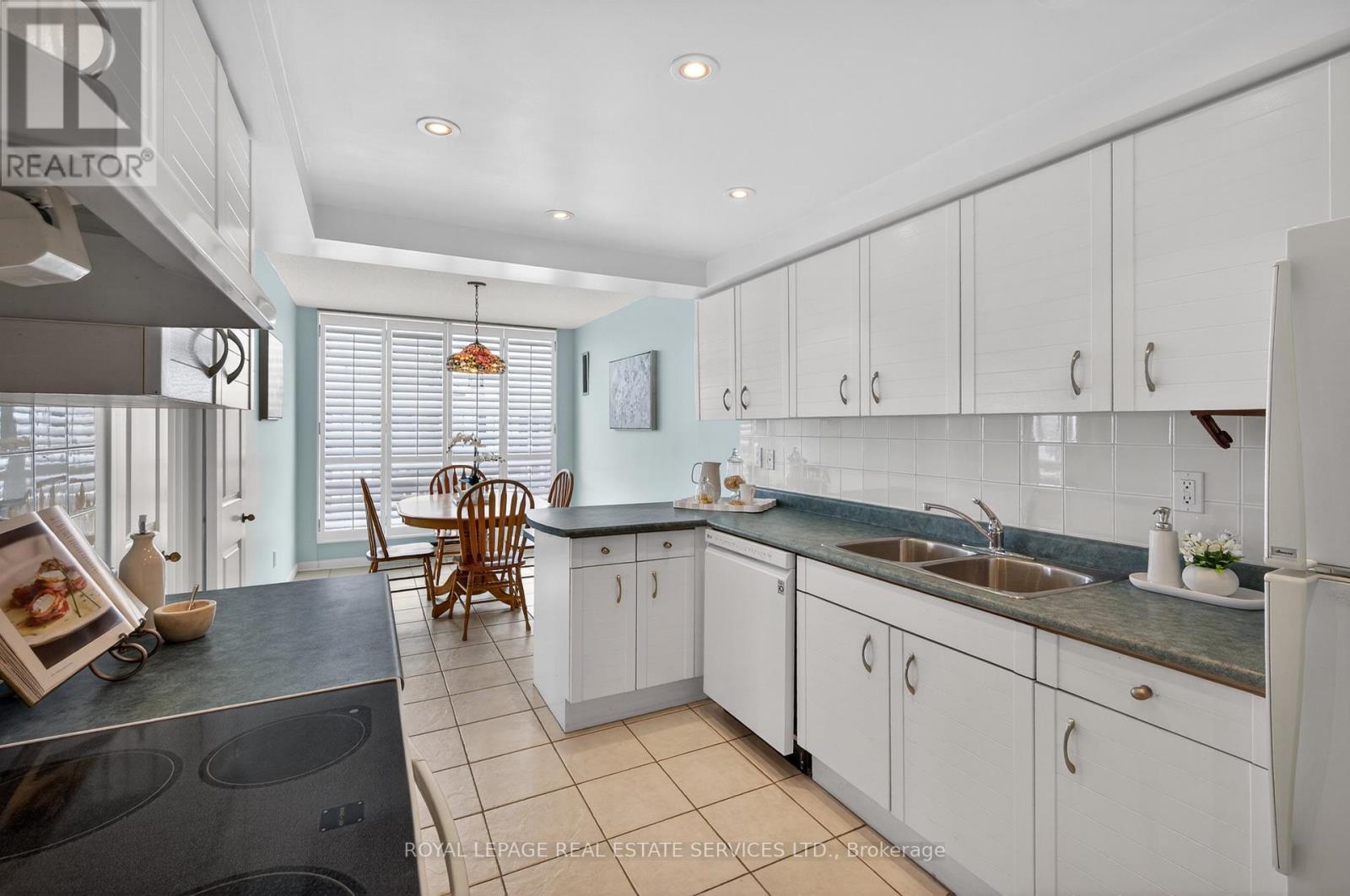 












1601 - 2180 MARINE DRIVE

,
Oakville,




Ontario
L6L5V2

