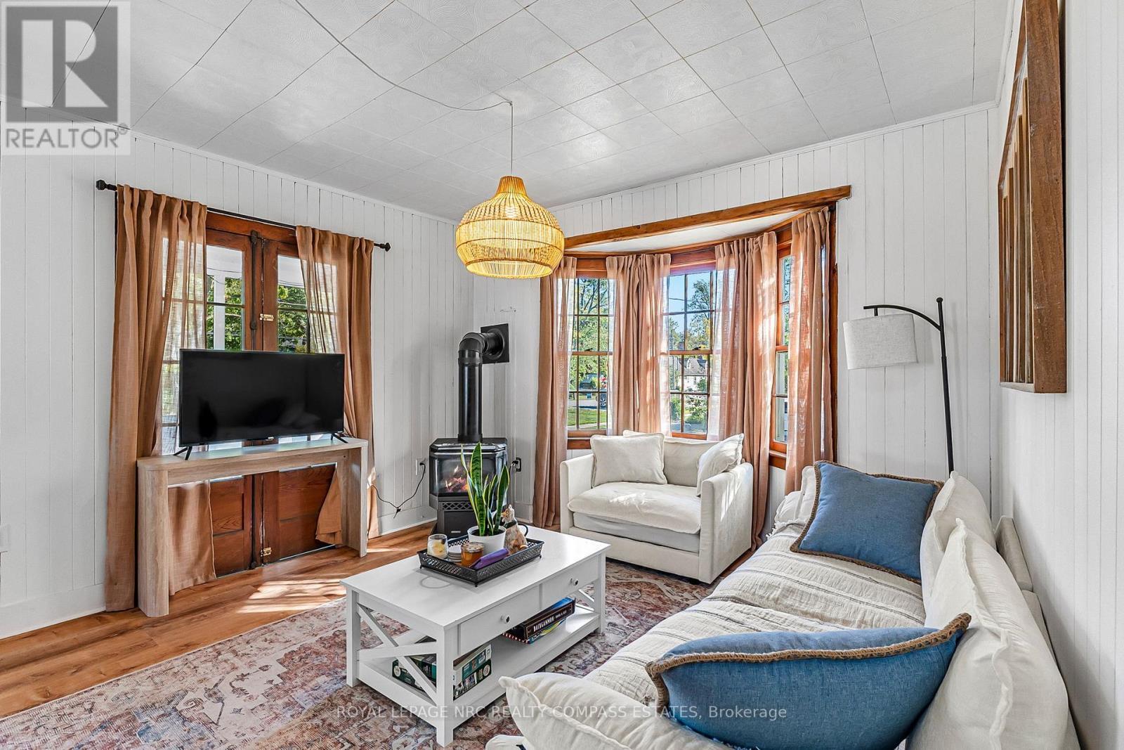 












317 BEACHVIEW AVENUE

,
Fort Erie (Crescent Park),




Ontario
L2A4L8

