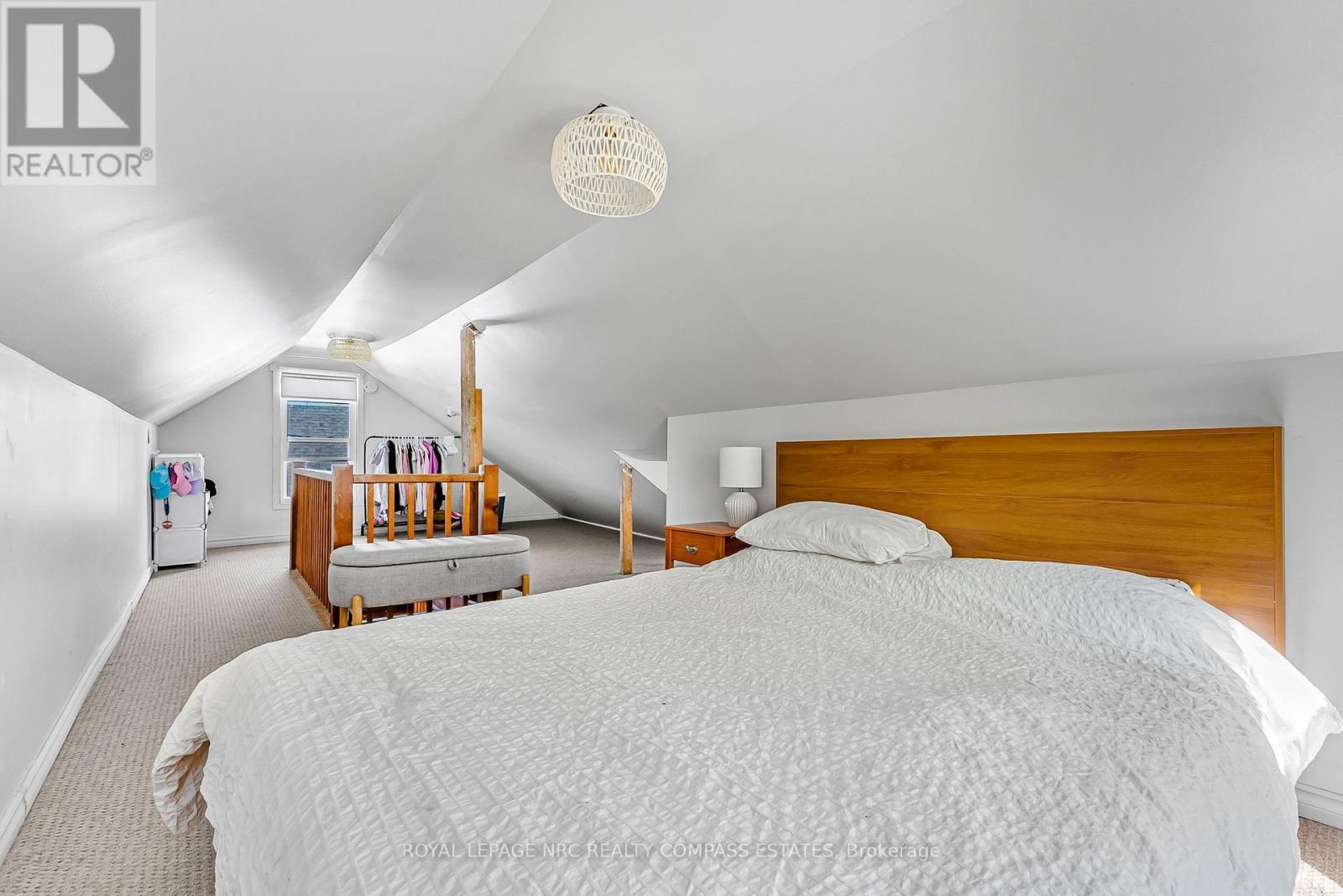 












317 BEACHVIEW AVENUE

,
Fort Erie (Crescent Park),




Ontario
L2A4L8

