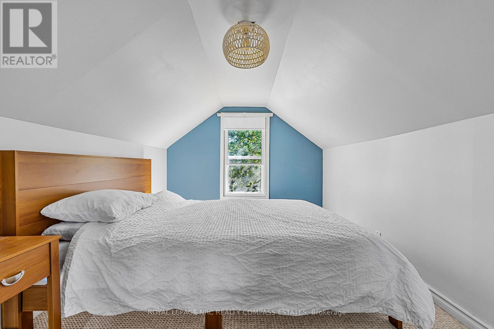 












317 BEACHVIEW AVENUE

,
Fort Erie (Crescent Park),




Ontario
L2A4L8

