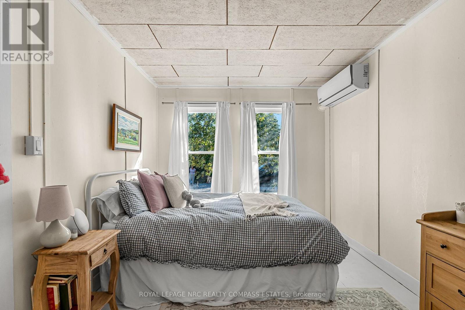 












317 BEACHVIEW AVENUE

,
Fort Erie (Crescent Park),




Ontario
L2A4L8

