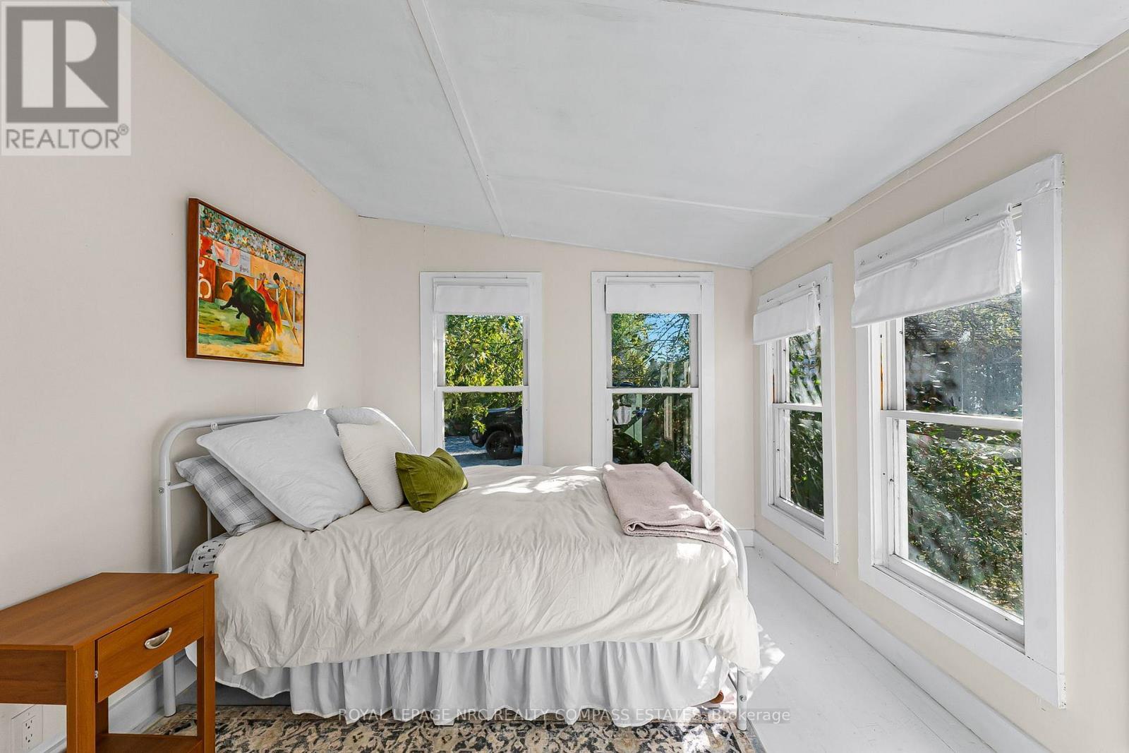 












317 BEACHVIEW AVENUE

,
Fort Erie (Crescent Park),




Ontario
L2A4L8

