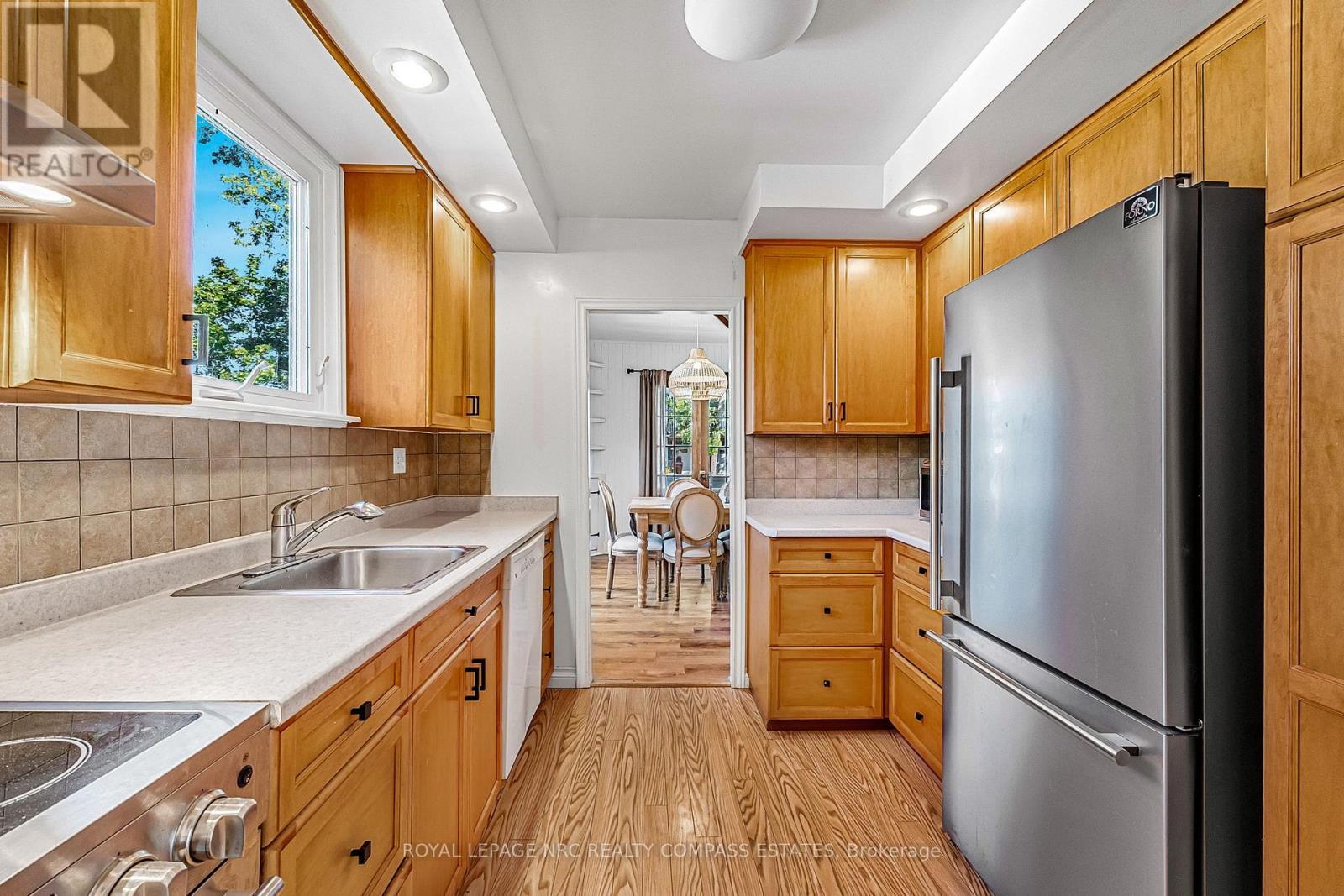 












317 BEACHVIEW AVENUE

,
Fort Erie (Crescent Park),




Ontario
L2A4L8

