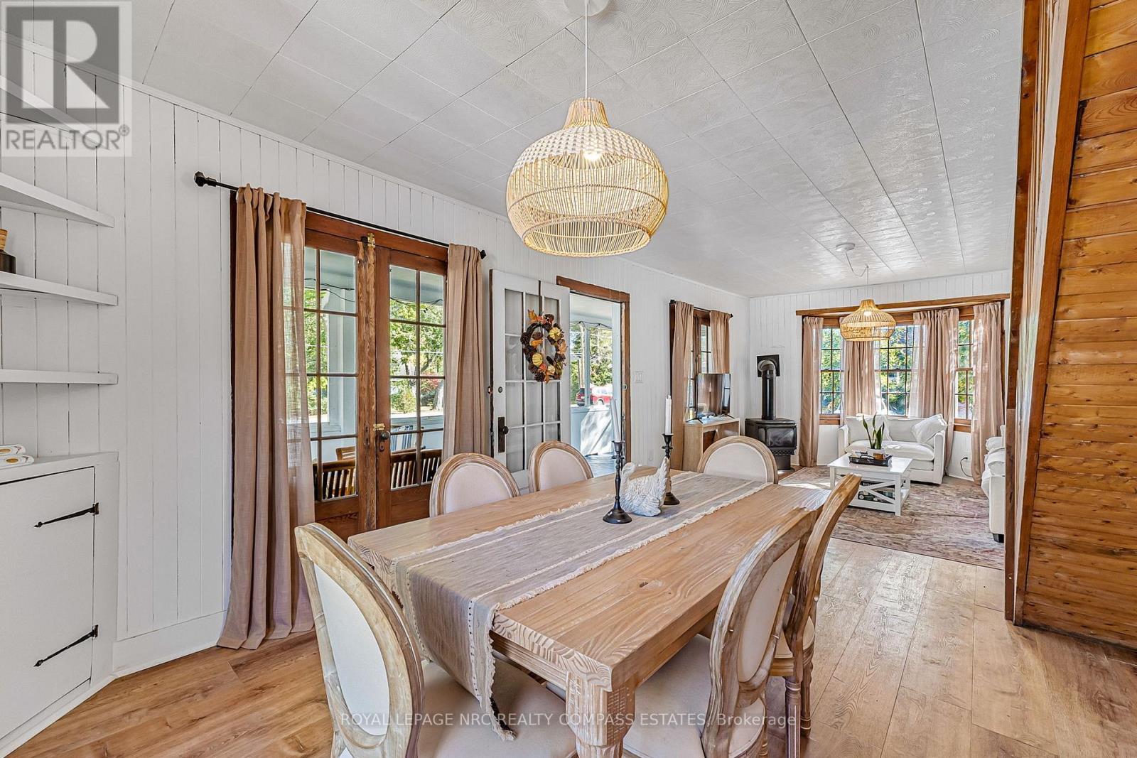 












317 BEACHVIEW AVENUE

,
Fort Erie (Crescent Park),




Ontario
L2A4L8

